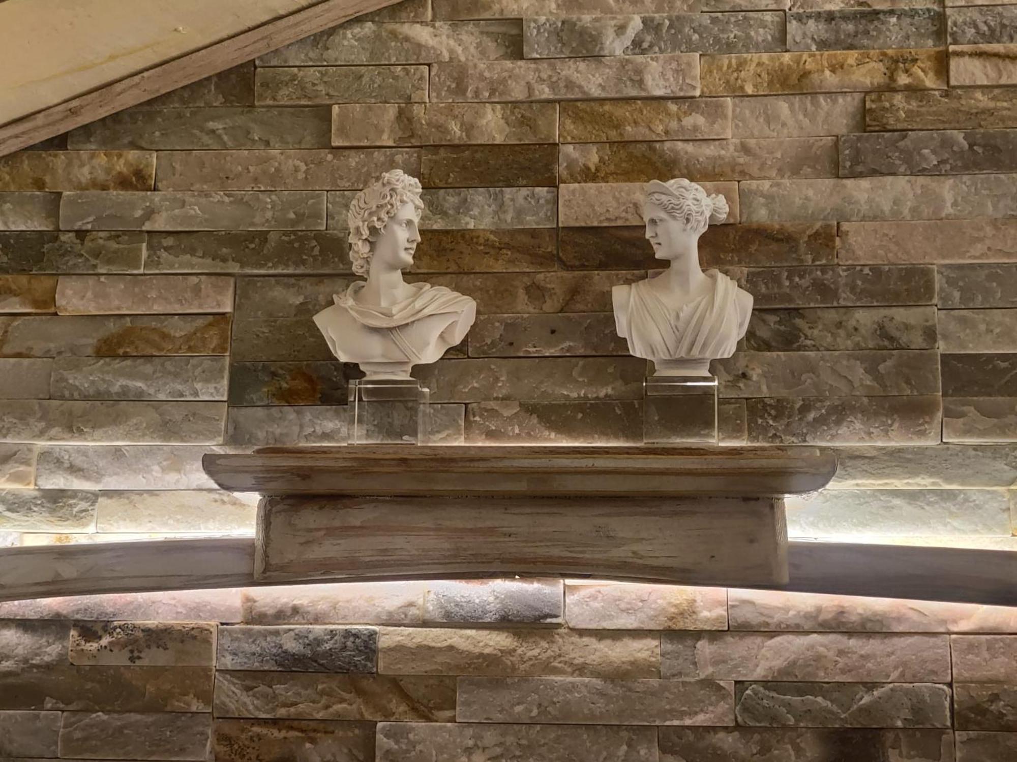 Appartamento Domus Corneliae - Romantico Attico & Jacuzzi - Metro A Cornelia *