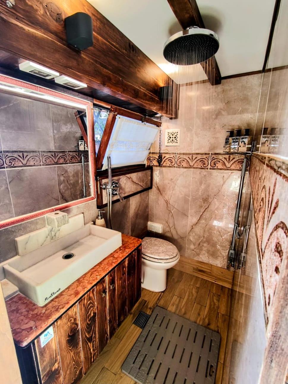 Domus Corneliae - Romantico Attico & Jacuzzi - Metro A Cornelia * Roma