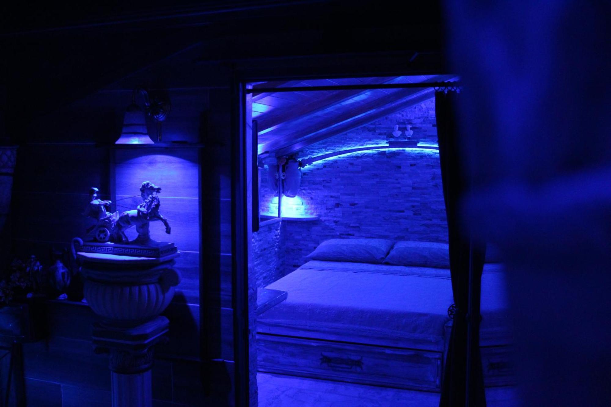 Domus Corneliae - Romantico Attico & Jacuzzi - Metro A Cornelia Appartamento *